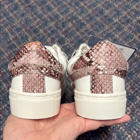 NWT Universal Thread White and Orange Sneakers with Fashionable Accents size 5 - Picture 9 of 16